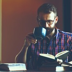 私がどうやって朝型人間になり、新しい語学を習得し、5倍の本を読むという2015年の目標を達成したか