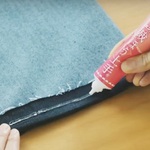 服のトラブルを糸も針もナシで解決。衣料の接着剤【今日のライフハックツール】