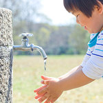 誰もが実践しているけれど、ほとんど役に立たない「細菌を避ける方法」