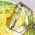 千切りキャベツは包丁を使わないほうが作りやすい【今日のライフハックツール】