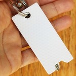 むきだしのカギから小物を守る手軽なキーカバー【今日のライフハックツール】