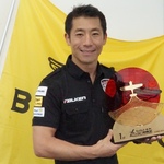 レッドブル・エアレースで初優勝した室屋義秀さんが語る、チーム力が試された、もう１つの戦い