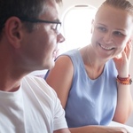 飛行機で知らない人に話しかけることで得られる驚きのメリットとは？
