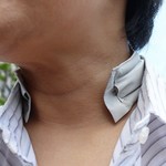 襟に隠れて首を冷やし続ける冷却スカーフ【今日のライフハックツール】