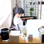 「ベッド上の空間」も生かす。ワンルームでファッションアイテムを「見せる」収納術