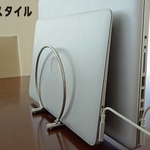 ギズモード編集部員は「カッティングボードスタンド」を「パソコンスタンド」として使うらしい