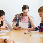 みんなで一緒に勉強や仕事をすると記憶力が落ちるかもしれない：研究結果