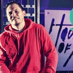 庭のハンモックが生産性最高のオフィス：アーティストでありキュレーターでもあるマット・イートンさんの仕事術