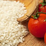 お米をごちそうにする「トマト炊き込みご飯」