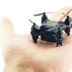 本体重量200g以下。本屋で6,000円台で買える「高性能カメラ付きドローン」