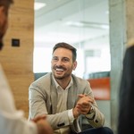 たちまち人気者になれる10の社交テクニック