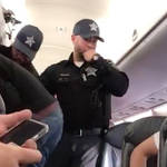 新たな動画で乗客と警察の詳細なやり取りが判明──ユナイテッド航空引きずり降ろし