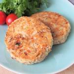 おつまみにも弁当のおかずにも。ふわふわ「さば缶バーグ」のレシピ
